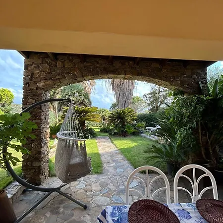 Baia - Seaside Peaceful Luxury With Garden In Sardinia - 300 Mt Beach&sea - Relax, Privacy & Full Comfort فيلة